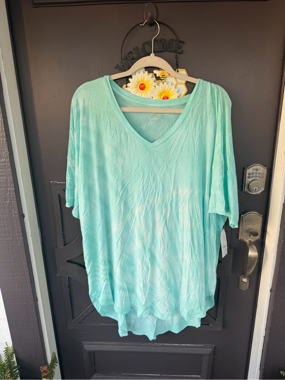 Time and Tru Mint V-Neck Tunic Top